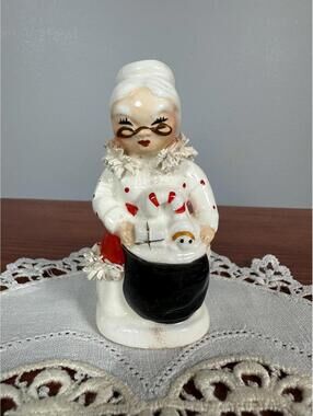 Vintage 1950’s Japan’s Napco Single Salt or Pepper Shaker Mrs. Claus Porcelain